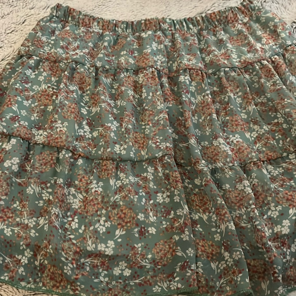 super cute floral mini skirt